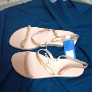 Universal Threads Tan Sandals Size 8.5 NWT